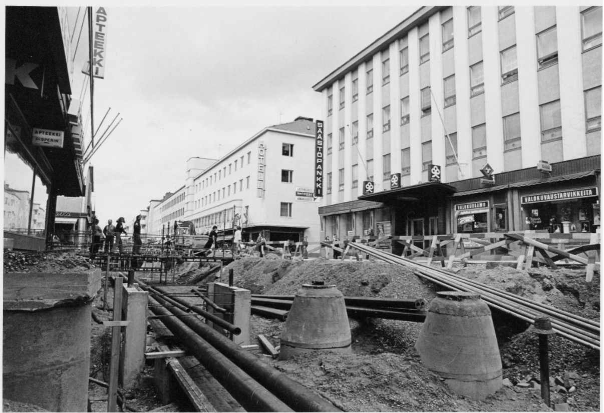 Keskuskadun kaukolämpöjohdon rakennustyömaa